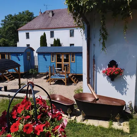 Penzion U Helferu Guest house Libun