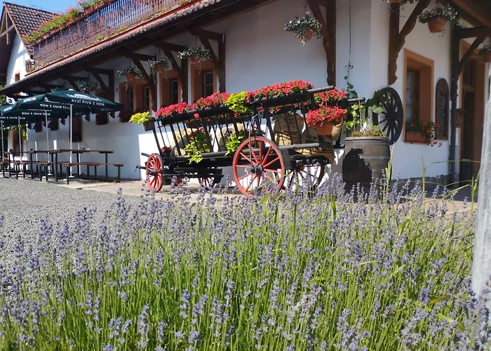 Restaurace U Helferu 3* Libuň